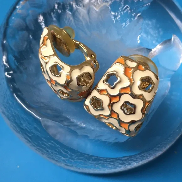 🖤ST.JOHN RARE clip on earrings